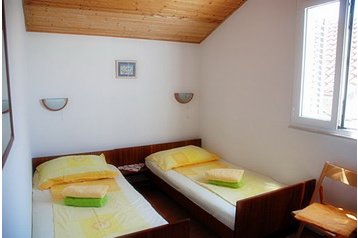 Сімейний пансіонат Sućuraj 6